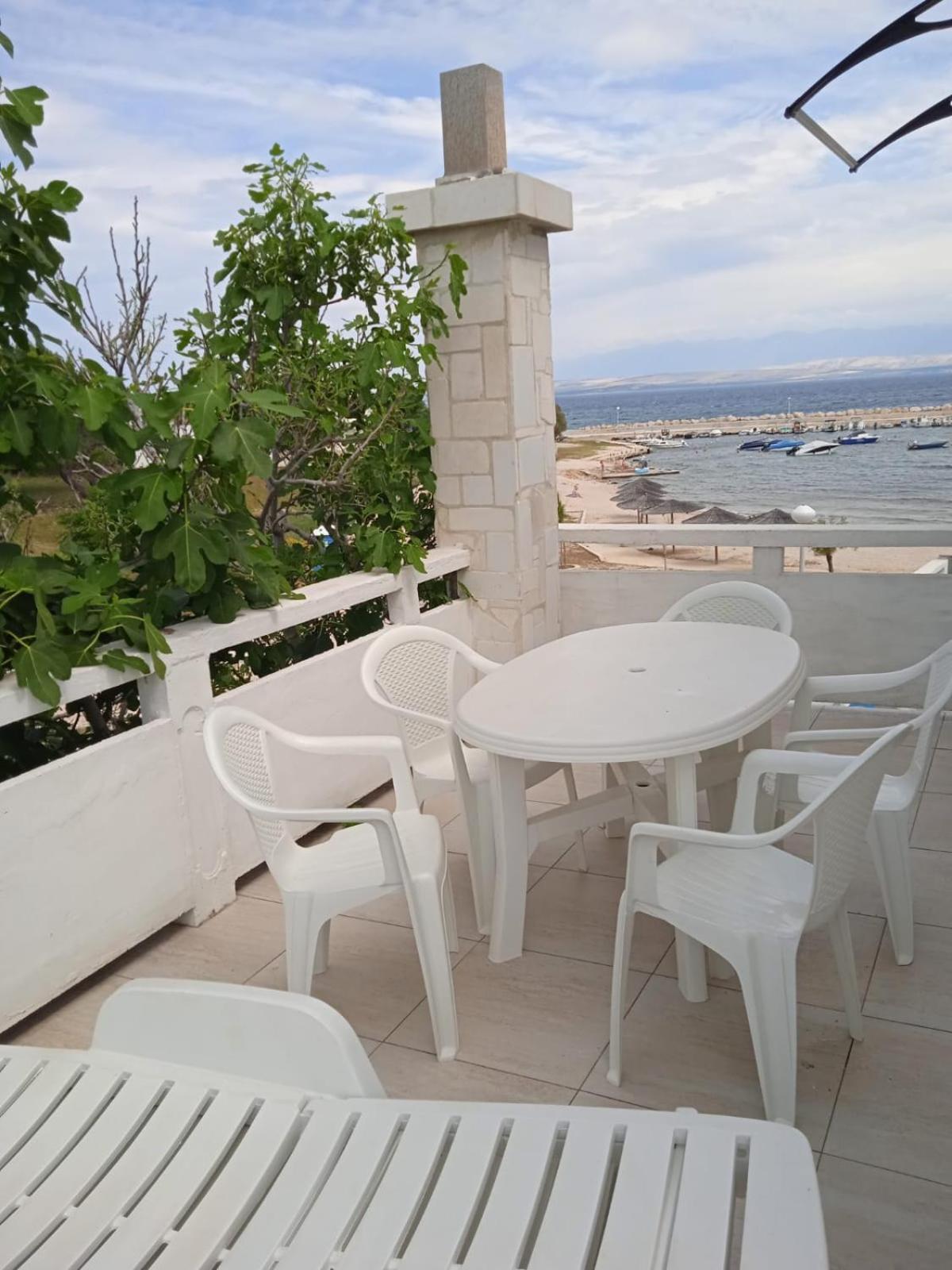 Apartmani Tudek วีร์ ภายนอก รูปภาพ