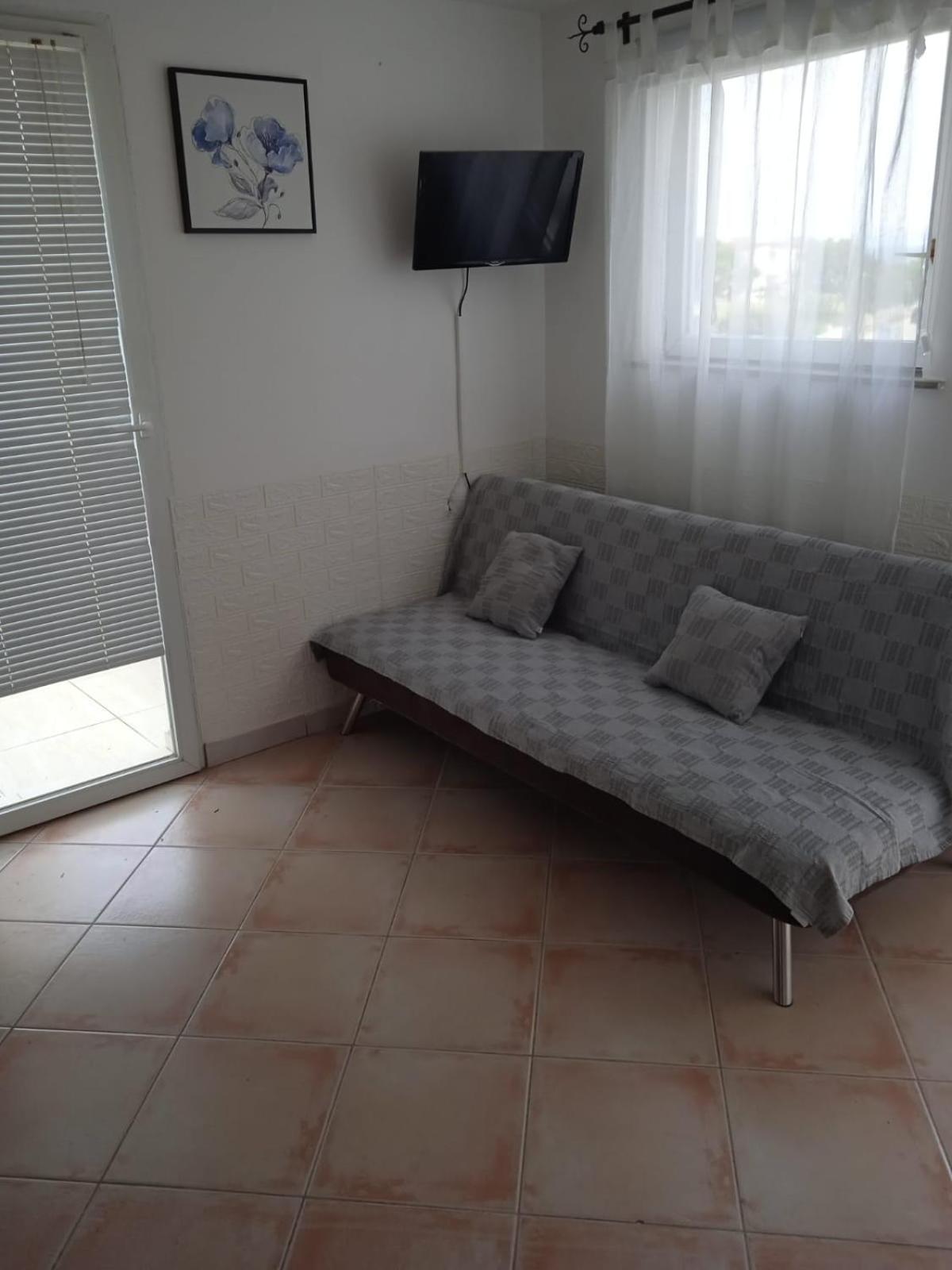 Apartmani Tudek วีร์ ภายนอก รูปภาพ
